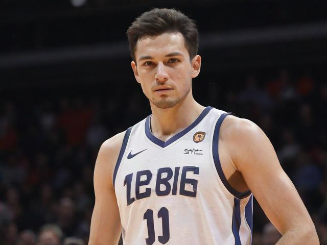 开云体育_ NBA全明星周末的看点：明星球员的精彩碰撞，nba全明星开场仪式