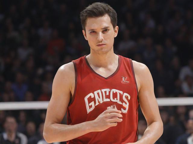 开云体育_ NBA冬窗的转会策略：球队如何调整阵容？，冬窗转会五大联赛支出10亿欧元 超过一半来自英超