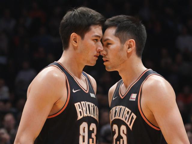 开云体育_ NBA总决赛重演：湖人对阵热火的经典战斗，湖人总决赛打热火