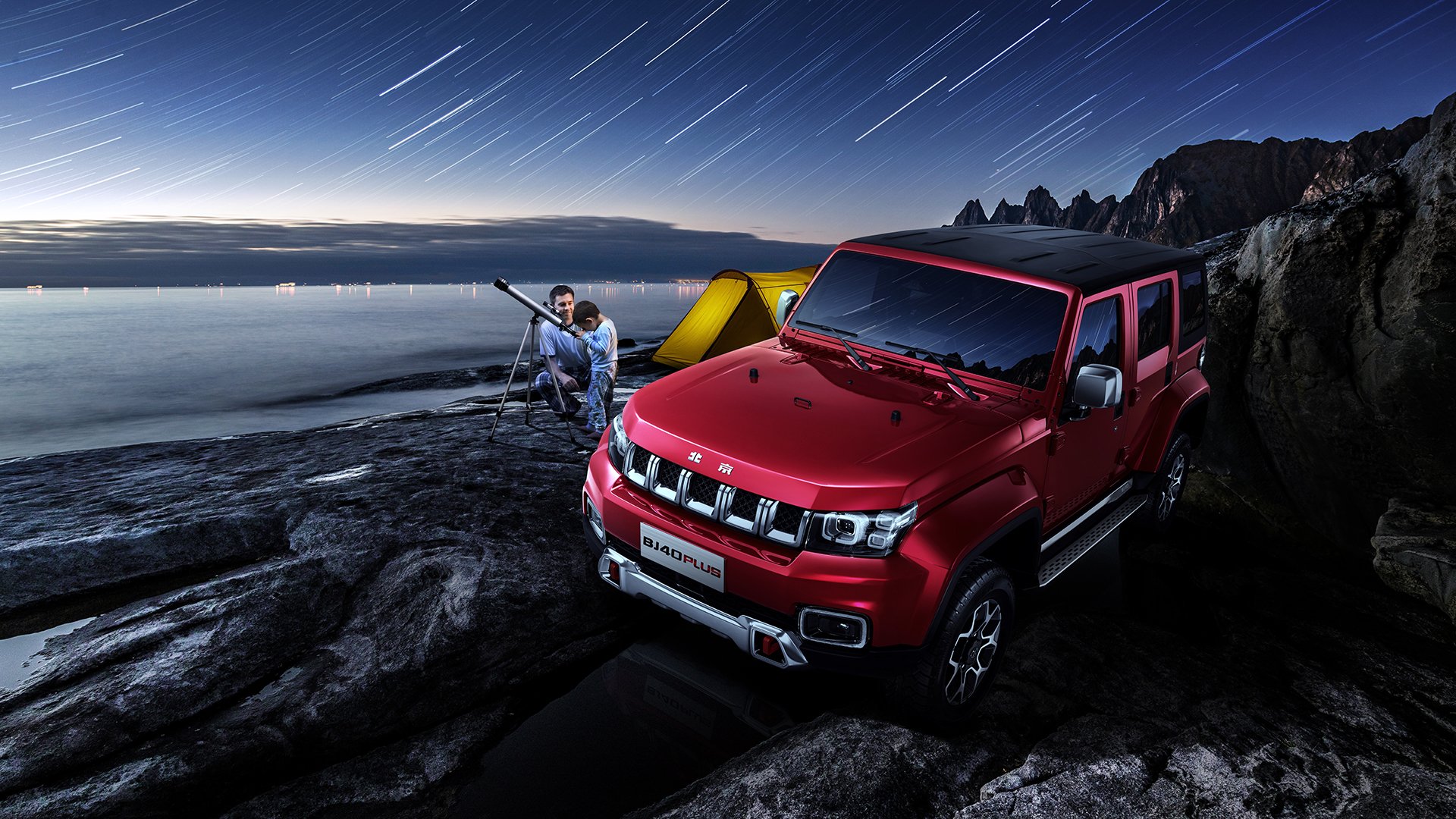 詹姆斯在训练后鼓励队友保持专注，詹姆斯激励队友