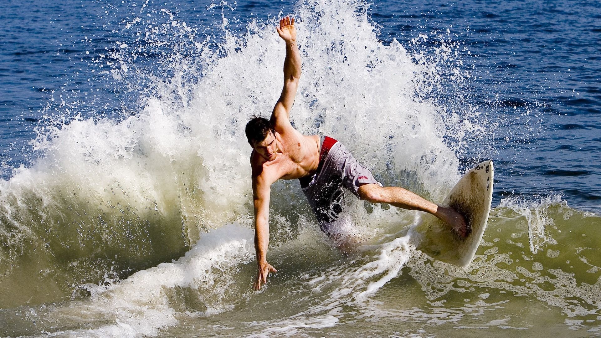 开云体育全站app下载优惠-2001年西部决赛：沙奎尔·奥尼尔在对阵太阳的比赛中表现惊人，带领湖人实现逆转，成功晋级总决赛，当赛季夺冠。