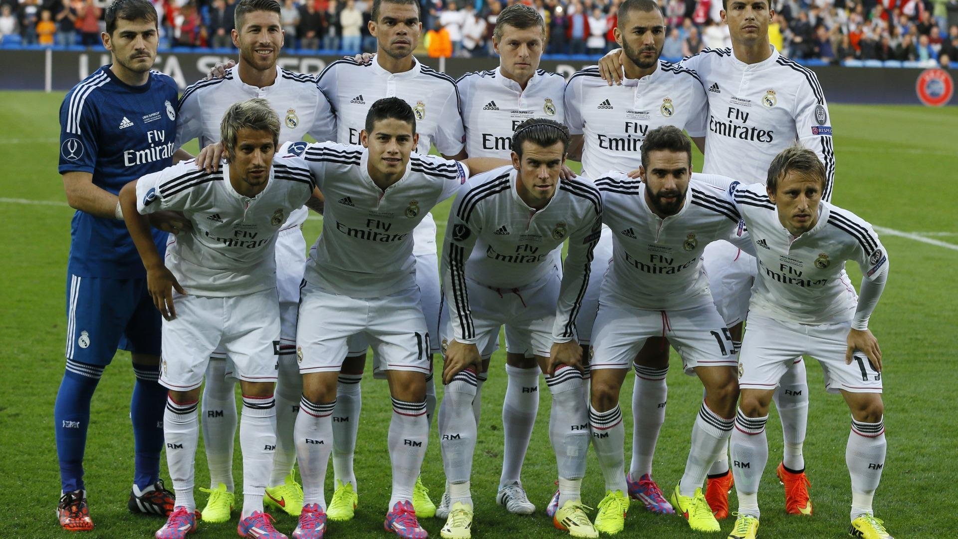 【现场疯狂】球迷狂欢夜带动比赛氛围极致，球迷欢呼视频